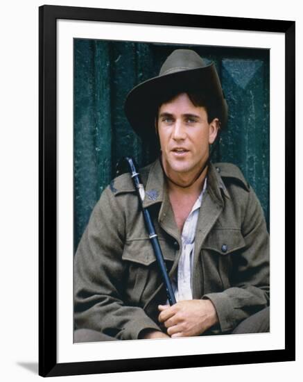 GALLIPOLI, 1981 directed by PETER WEIR Mel Gibson (photo)-null-Framed Photo