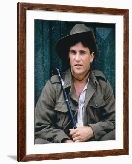 GALLIPOLI, 1981 directed by PETER WEIR Mel Gibson (photo)-null-Framed Photo