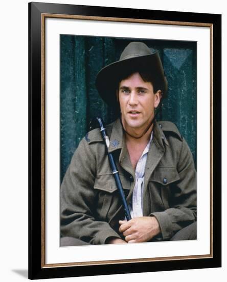 GALLIPOLI, 1981 directed by PETER WEIR Mel Gibson (photo)-null-Framed Photo