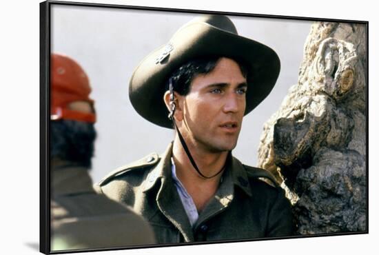 GALLIPOLI, 1981 directed by PETER WEIR On the set, Mel Gibson (photo)-null-Framed Photo