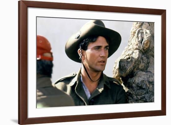 GALLIPOLI, 1981 directed by PETER WEIR On the set, Mel Gibson (photo)-null-Framed Photo