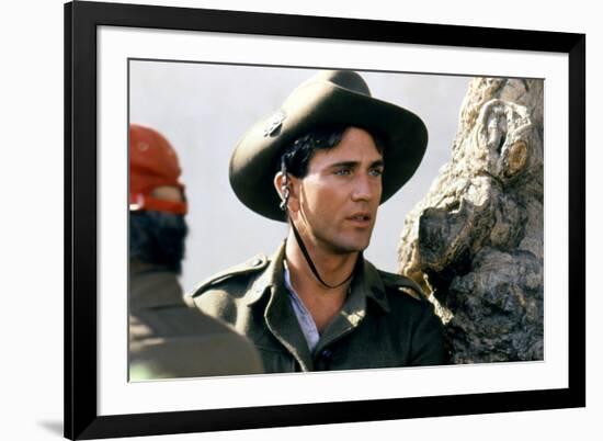 GALLIPOLI, 1981 directed by PETER WEIR On the set, Mel Gibson (photo)-null-Framed Photo