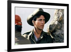 GALLIPOLI, 1981 directed by PETER WEIR On the set, Mel Gibson (photo)-null-Framed Photo