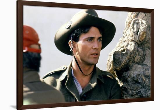 GALLIPOLI, 1981 directed by PETER WEIR On the set, Mel Gibson (photo)-null-Framed Photo