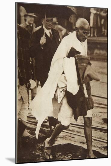 Gandhi Visiting London for 'Round Table' Conferences, September 1930-English Photographer-Mounted Giclee Print