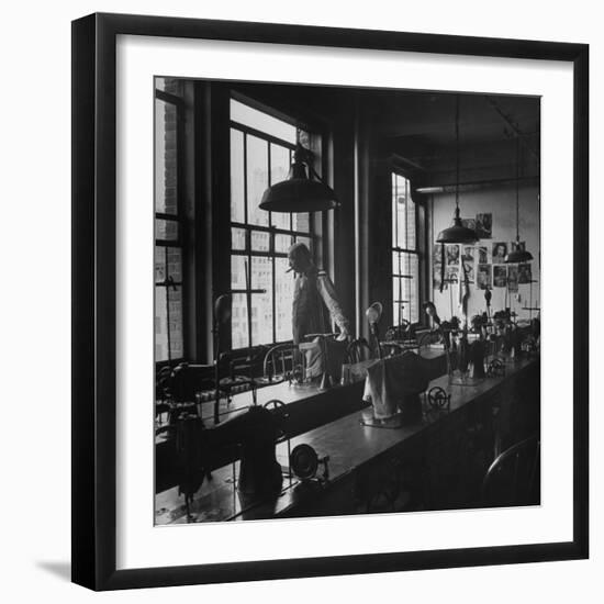 Garment Industry Slump-Sam Shere-Framed Photographic Print