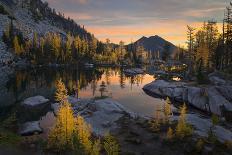 Washington, Subalpine Larch Surround Horseshoe Lake, Alpine Lakes Wilderness-Gary Luhm-Photographic Print