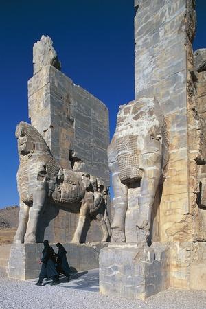 https://imgc.allpostersimages.com/img/posters/gate-of-all-nations-or-of-xerxes-persepolis_u-L-PP9V970.jpg?artPerspective=n