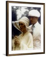 Gatsby le Magnifique THE GREAT GATSBY by Jack Clayton with Robert Redford and Mia Farrow, 1974 (pho-null-Framed Photo