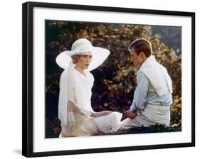 Gatsby le Magnifique THE GREAT GATSBY by Jack Clayton with Robert Redford and Mia Farrow, 1974 (pho-null-Framed Photo