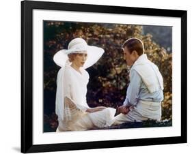 Gatsby le Magnifique THE GREAT GATSBY by Jack Clayton with Robert Redford and Mia Farrow, 1974 (pho-null-Framed Photo