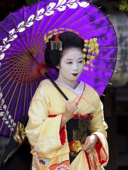 'Geisha, Maiko (Trainee Geisha) in Gion, Kyoto City, Honshu, Japan ...