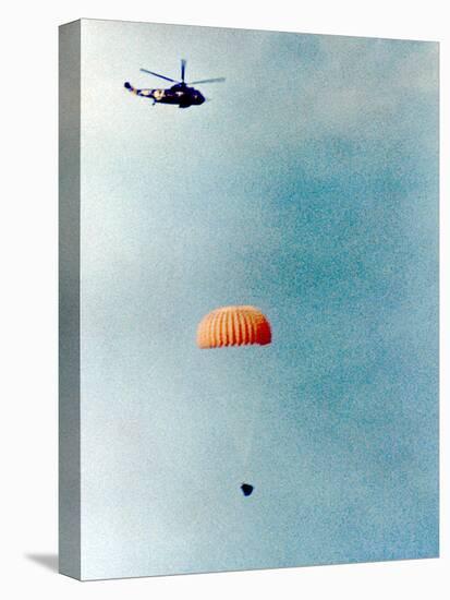 Gemini 11 (12-15 September 1966) : Spacecraft Coming Back on Earth Is Going to Land on Water-null-Stretched Canvas