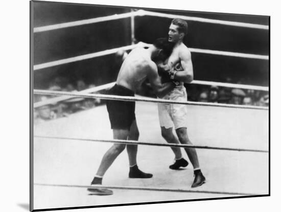 Gene Tunney-Jack Dempsey Boxing Match or the 'Long Count Fight' of Sept. 22, 1927-null-Mounted Photo