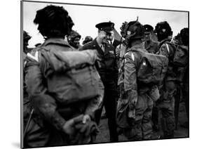 General Eisenhower Talks with Paratroopers of the 101st US Airborne Before D-Day-null-Mounted Photo