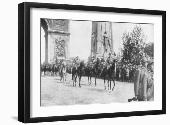General Montuori and Italian Troops During the Victory Parade, Paris, France,14 July 1919-null-Framed Giclee Print