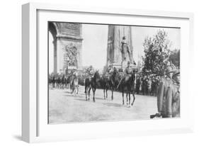 General Montuori and Italian Troops During the Victory Parade, Paris, France,14 July 1919-null-Framed Giclee Print