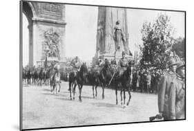 General Montuori and Italian Troops During the Victory Parade, Paris, France,14 July 1919-null-Mounted Giclee Print