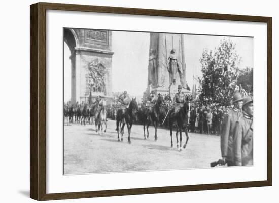 General Montuori and Italian Troops During the Victory Parade, Paris, France,14 July 1919-null-Framed Giclee Print