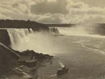 Les chutes du Niagara, au fond, vue de la ville-George Barker-Giclee Print