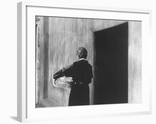 Georgia O'Keeffe Carrying a Basket-John Loengard-Framed Premium Photographic Print