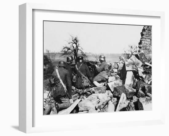 German Machine Gun WWI-Robert Hunt-Framed Photographic Print