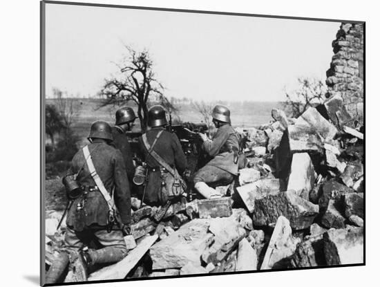 German Machine Gun WWI-Robert Hunt-Mounted Photographic Print