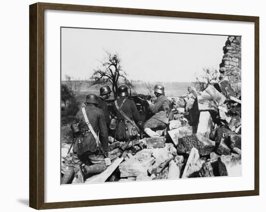 German Machine Gun WWI-Robert Hunt-Framed Photographic Print