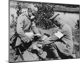 German Medics Using an Oxygen Machine on the Western Front During World War I-Robert Hunt-Mounted Photographic Print