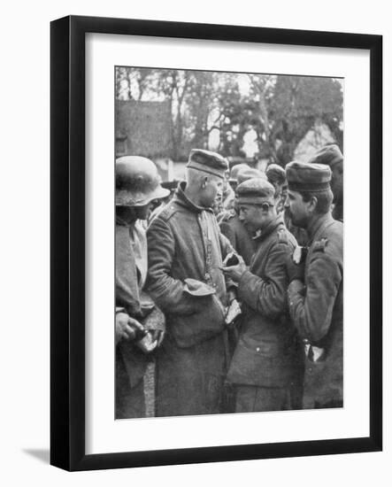 German Prisoners Taken on 18 April 1918, France-null-Framed Giclee Print