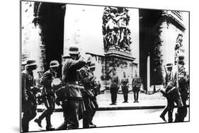 German Troops Marching Past the Arc De Triomphe, Paris, 14 June 1940-null-Mounted Photographic Print