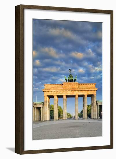 Germany, Deutschland. Berlin. Berlin Mitte. Brandenburg Gate, Brandenburger Tor-Francesco Iacobelli-Framed Photographic Print