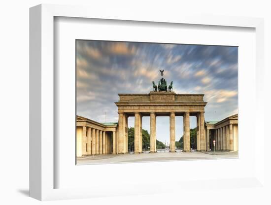 Germany, Deutschland. Berlin. Berlin Mitte. Brandenburg Gate, Brandenburger Tor-Francesco Iacobelli-Framed Photographic Print