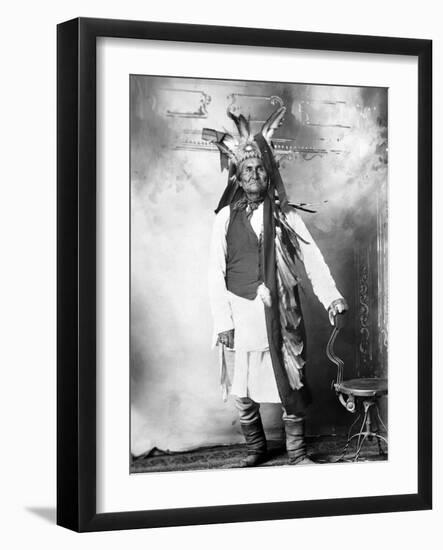 Geronimo (1829-1909)-null-Framed Photographic Print