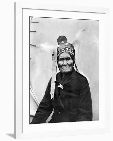 Geronimo (1829-1909)-C.d. Arnold-Framed Photographic Print