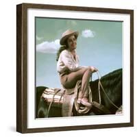 Giant, 1955 directed by GEORGE STEVENS Elizabeth Taylor (photo)-null-Framed Photo