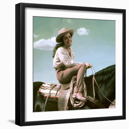 Giant, 1955 directed by GEORGE STEVENS Elizabeth Taylor (photo)-null-Framed Photo