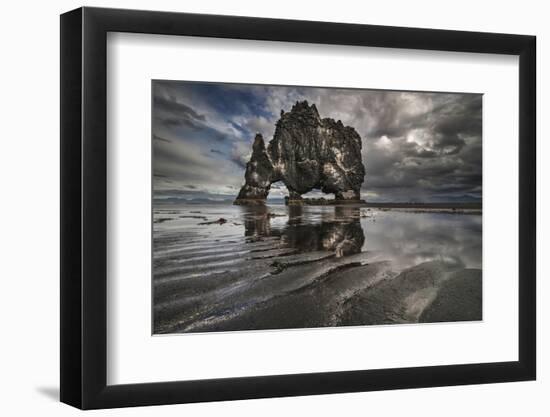 Giant-Bragi Ingibergsson --Framed Photographic Print