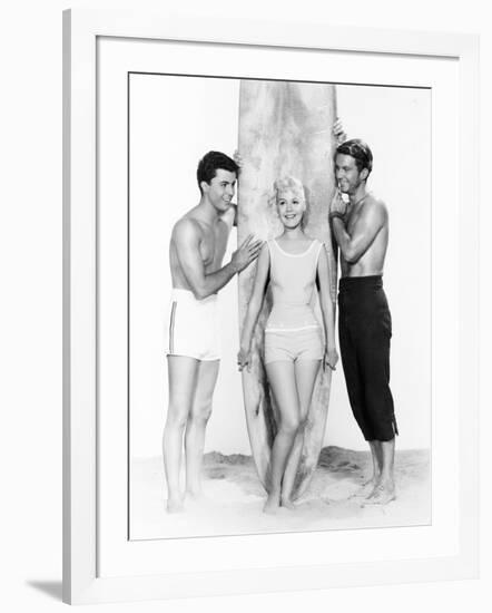 Gidget, James Darren, Sandra Dee, Cliff Robertson, 1961-null-Framed Photo