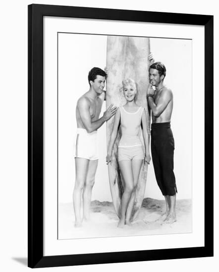 Gidget, James Darren, Sandra Dee, Cliff Robertson, 1961-null-Framed Photo