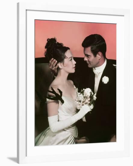 GIGI, 1958 directed by VINCENTE MINNELLI Leslie Caron / Louis Jourdan (photo)-null-Framed Photo