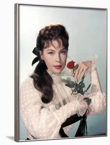 GIGI, 1958 directed by VINCENTE MINNELLI Leslie Caron (photo)-null-Framed Photo