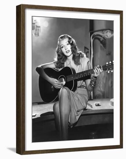 GILDA, 1946 directed by CHARLES VIDOR Rita Hayworth (b/w photo)-null-Framed Photo