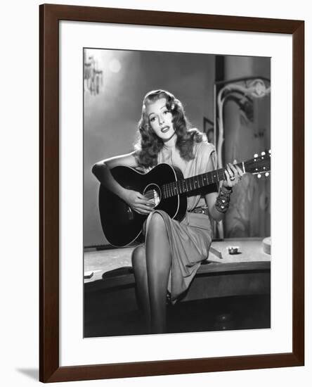 GILDA, 1946 directed by CHARLES VIDOR Rita Hayworth (b/w photo)-null-Framed Photo