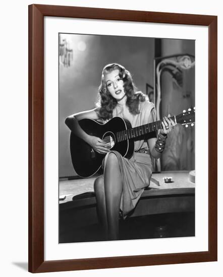 GILDA, 1946 directed by CHARLES VIDOR Rita Hayworth (b/w photo)-null-Framed Photo