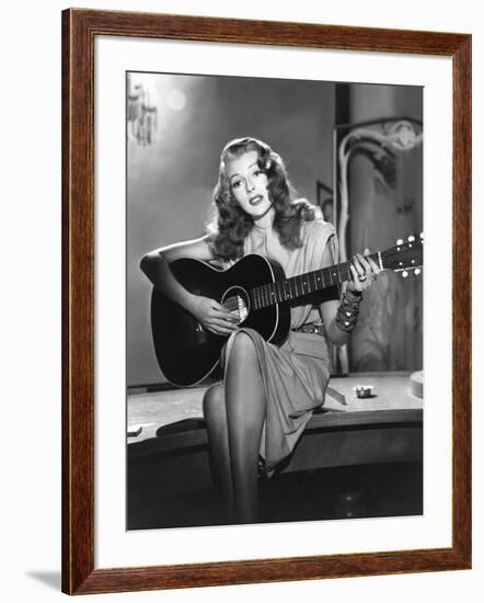 GILDA, 1946 directed by CHARLES VIDOR Rita Hayworth (b/w photo)-null-Framed Photo