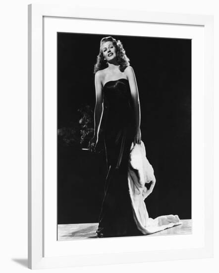 GILDA, 1946 directed by CHARLES VIDOR Rita Hayworth (b/w photo)-null-Framed Photo