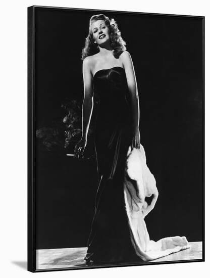 GILDA, 1946 directed by CHARLES VIDOR Rita Hayworth (b/w photo)-null-Framed Photo