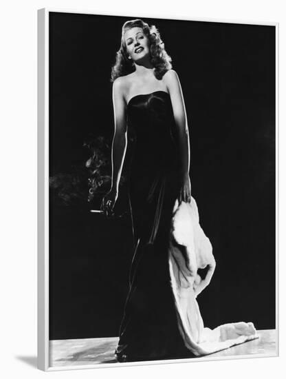 GILDA, 1946 directed by CHARLES VIDOR Rita Hayworth (b/w photo)-null-Framed Photo