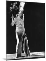 GILDA, 1946 directed by CHARLES VIDOR Rita Hayworth (b/w photo)-null-Mounted Photo